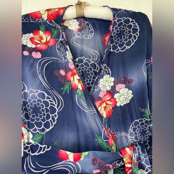 Vintage Victoria Secret Silk Robe - Picture 5 of 11